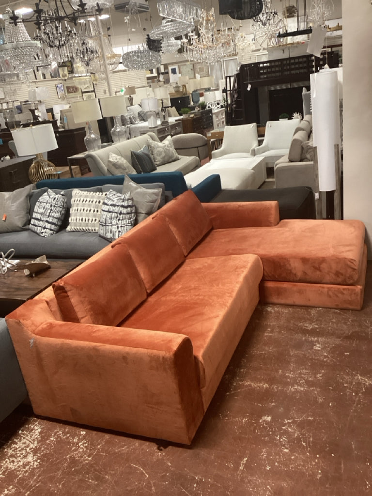 SABAI The Elevated Sectional  Amber Velvet Fabric  96.5" W x 51.5" D  B9NUQ24D