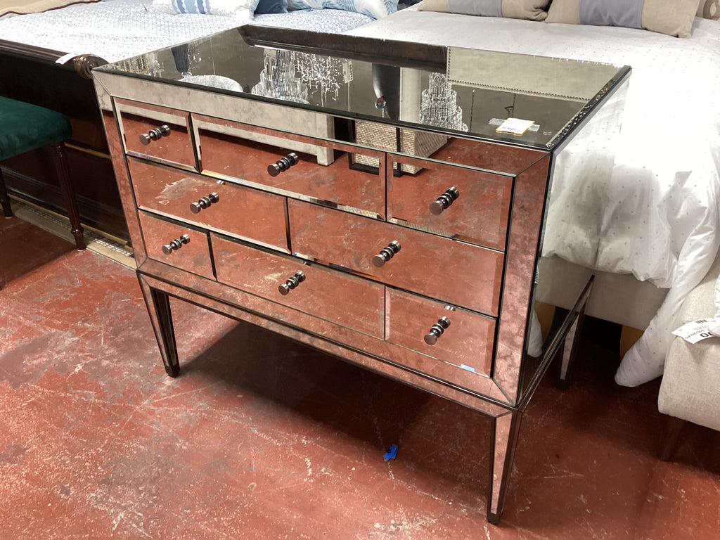 Bassett Furniture Accent chest with aged mirror, 3 drawer; 38x20x32;