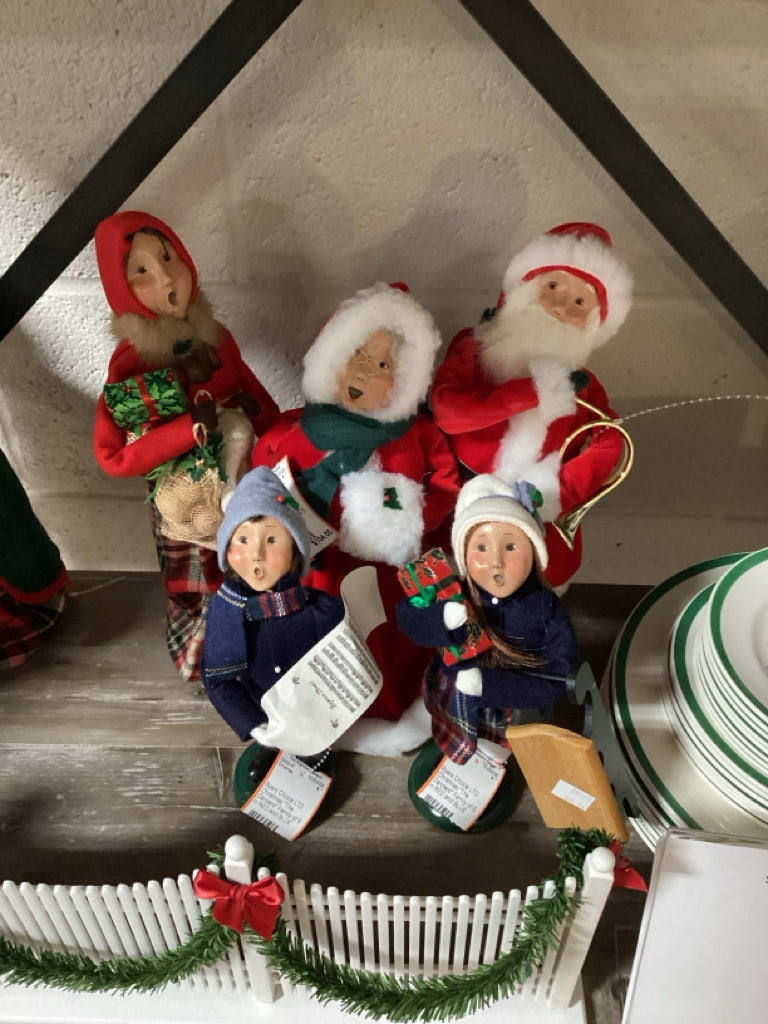 Byers Choice LTD Christmas "The Carolers" Family of 5 in RED and BLUE