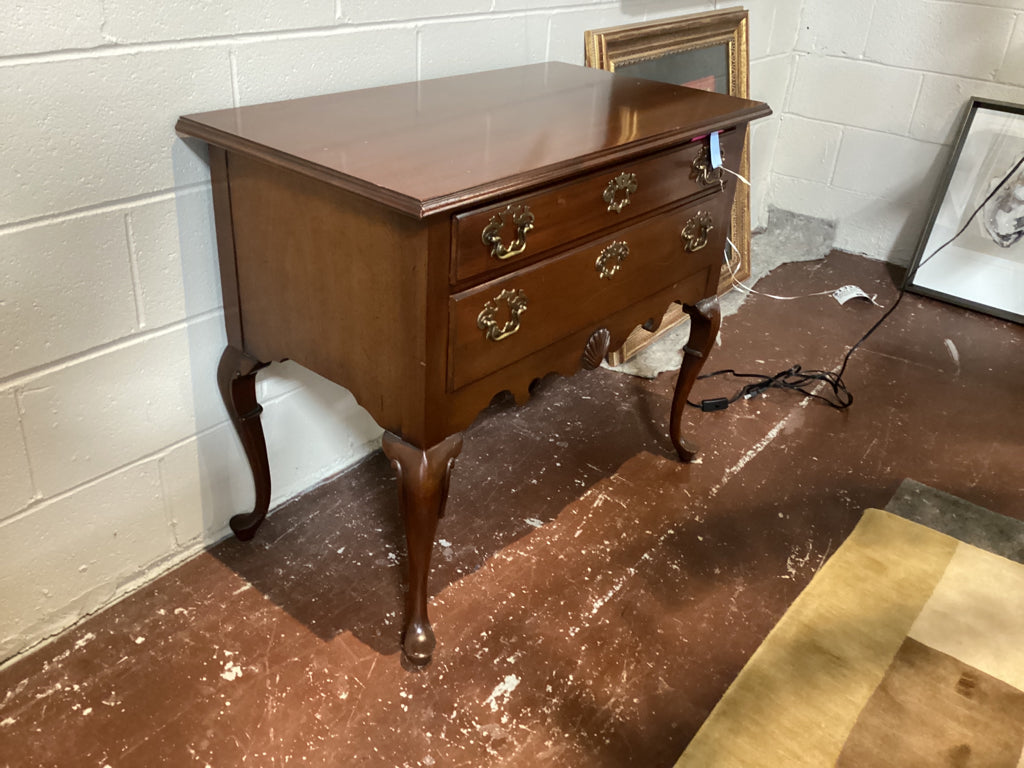 Queen Anne Mahogany lowboy 2 drawer console 35 x 19 x 30