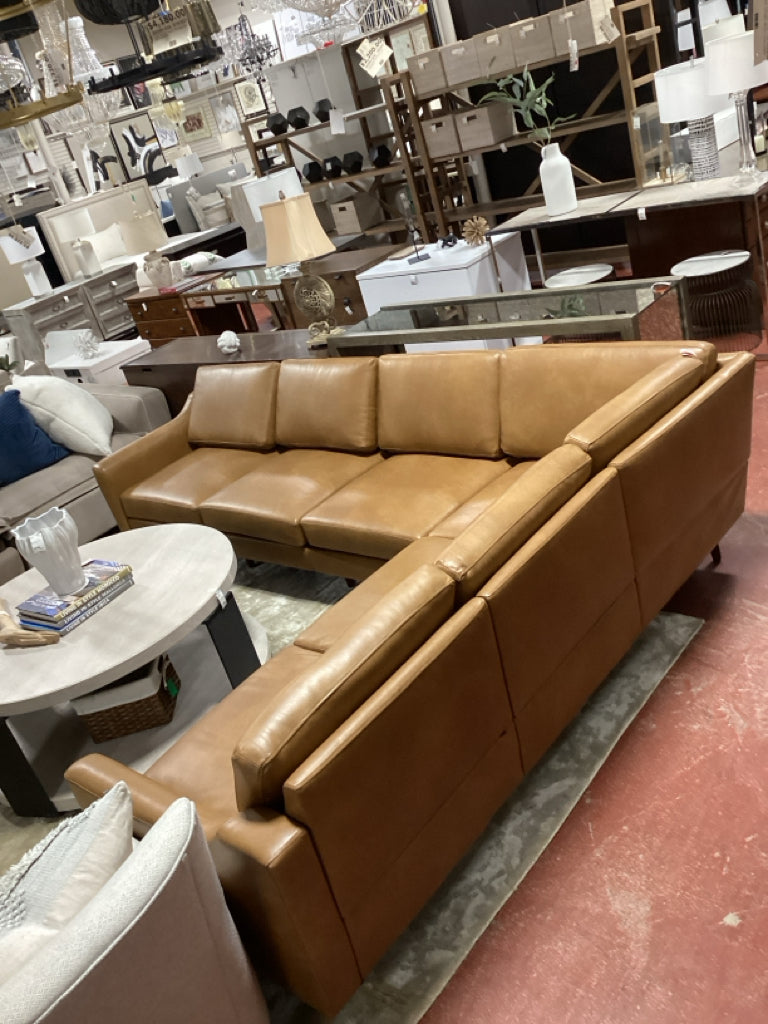 Nomad Leather 6 Seat Corner Sectional in Camel 8MTMPT7K
