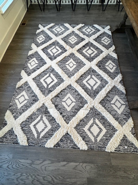 Surya Cherokee Rug in navy/cream wool; 6x9