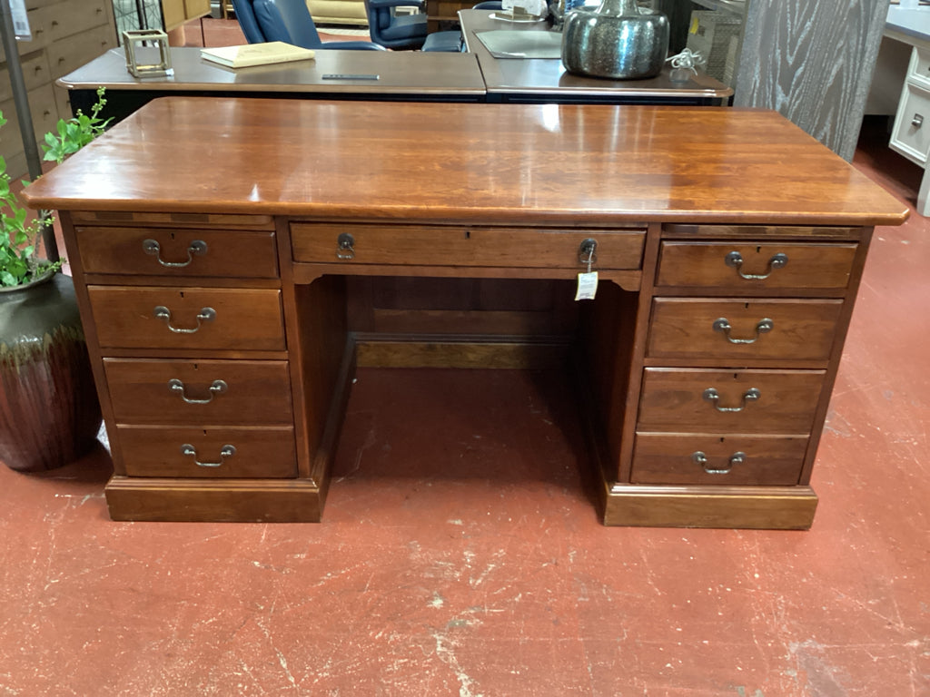 Lexington Bob Timberlake Cherry Executive Desk / 7 drawer / 66 x 34 x 30 high