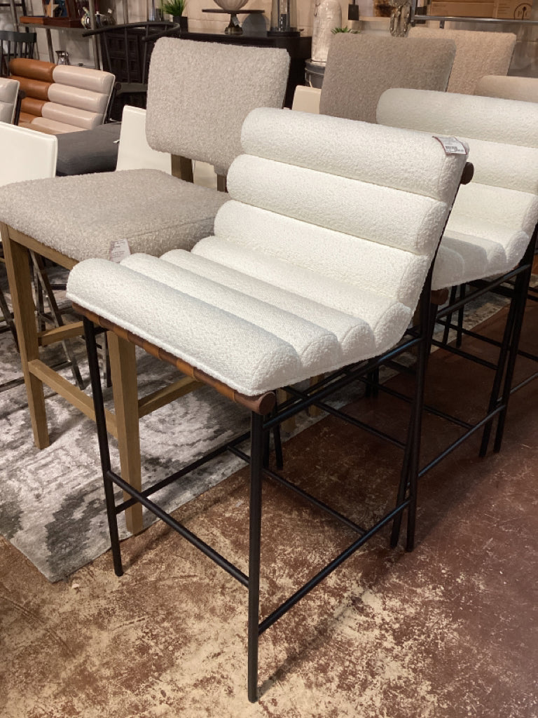 Vail Stool, Walnut, Boucle, Bar 19.5" W x 24" D x 39   4HEUWS9H
