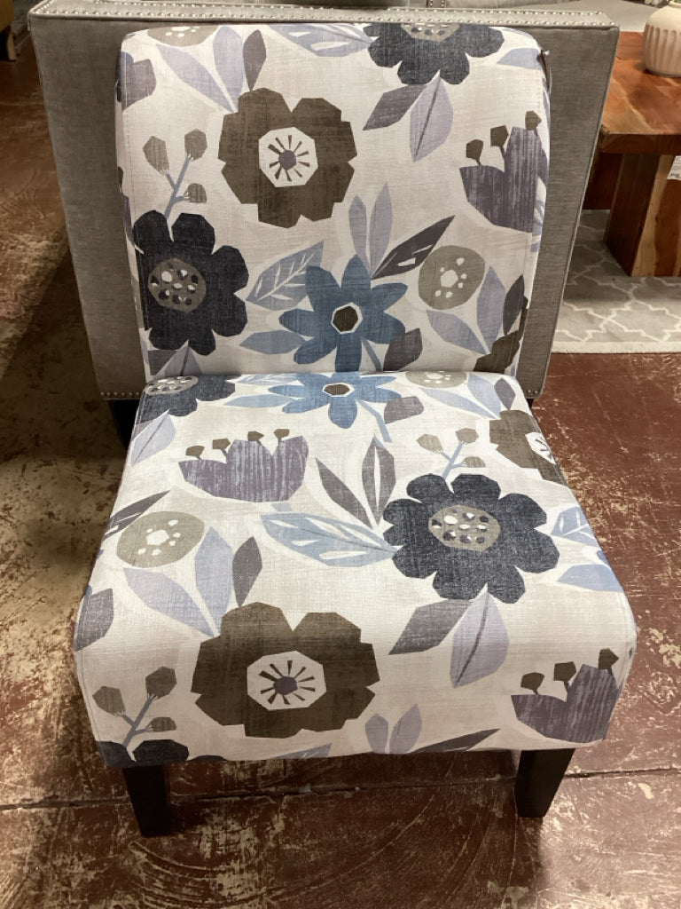Signature Design by Ashley Furniture Triptis Accent Chair 22"W x 30.75"L x31.25"