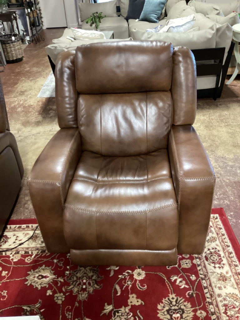 Havertys Leather Aviator Recliner 40W x 43H x 40D