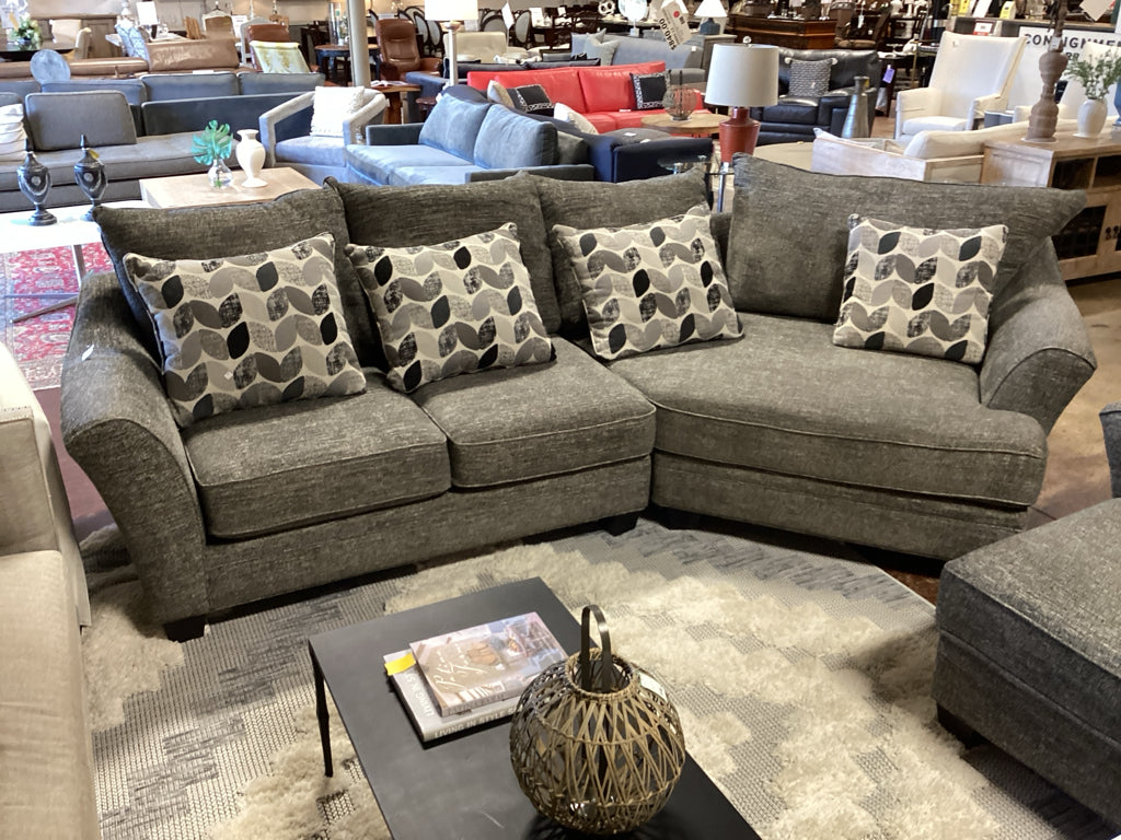 Stanton 2 piece Sectional / grey tweed w 4 accent pillows