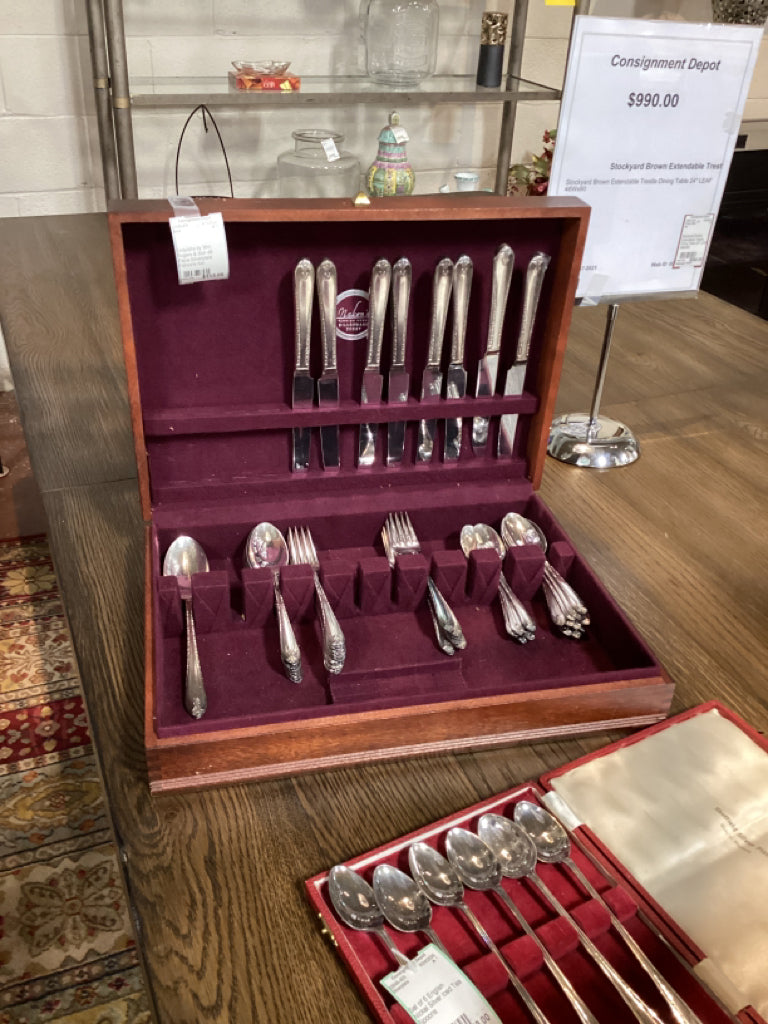 Exquisite by Wm. Rogers & Son 48 Piece Silverplate Flatware Set