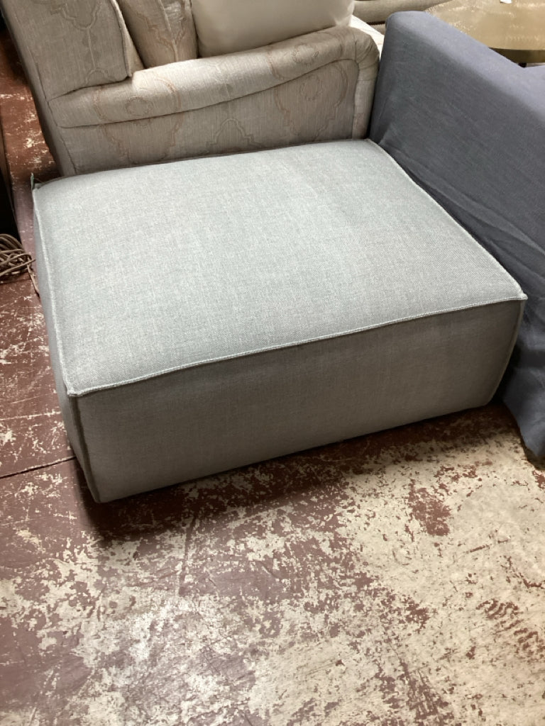 Castlery Jonathan Ottoman   30" W x 30" D x 10"  22lyahmc