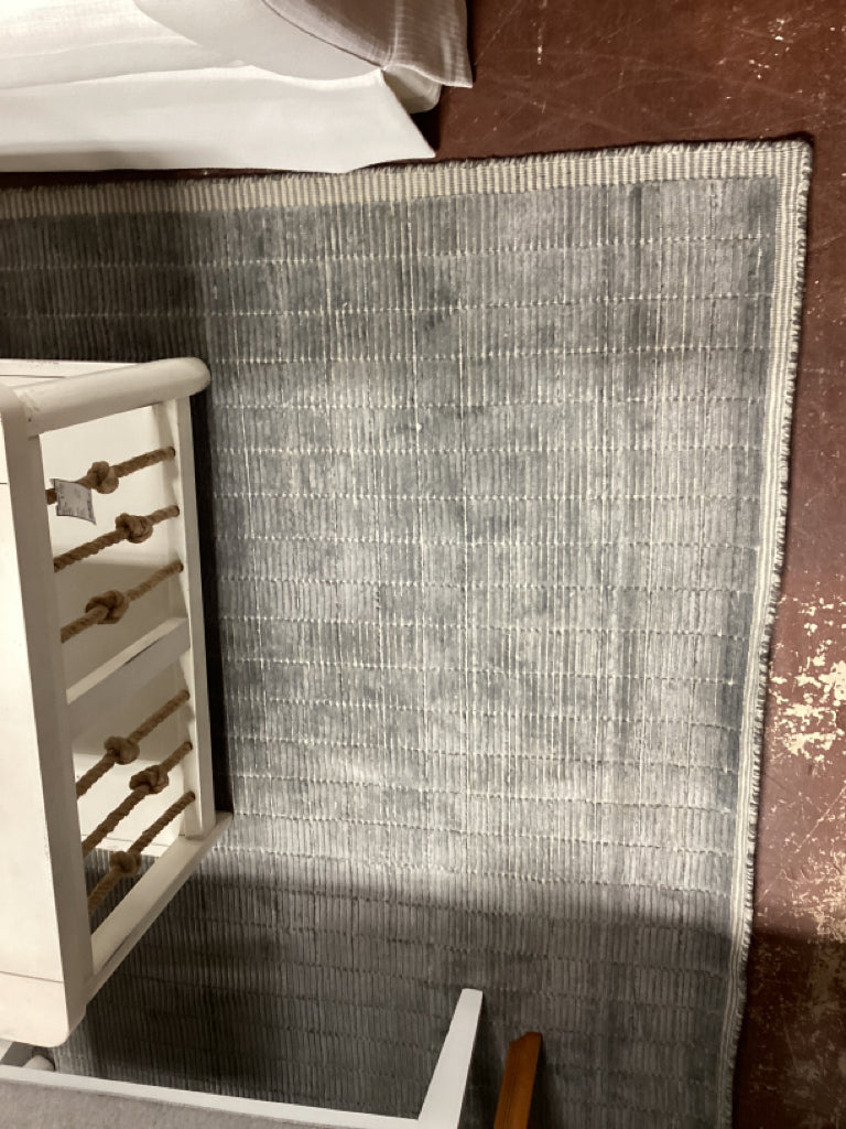 Surya Grey/White Loom Knotted 6' X 9' Rug