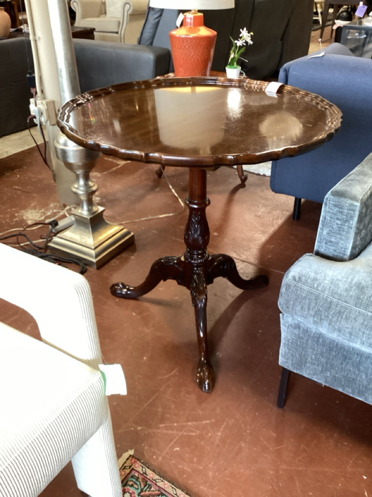 Drexel Chippendale Mahogany tilt top pie  Table 30" round 30" high