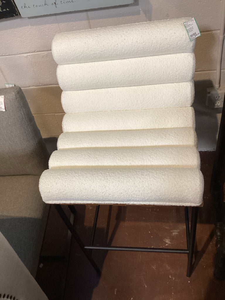 Denver Modern Vail Boucle WHITE oak  Bar Stool 19.5 x 24 x39  9HJHS639