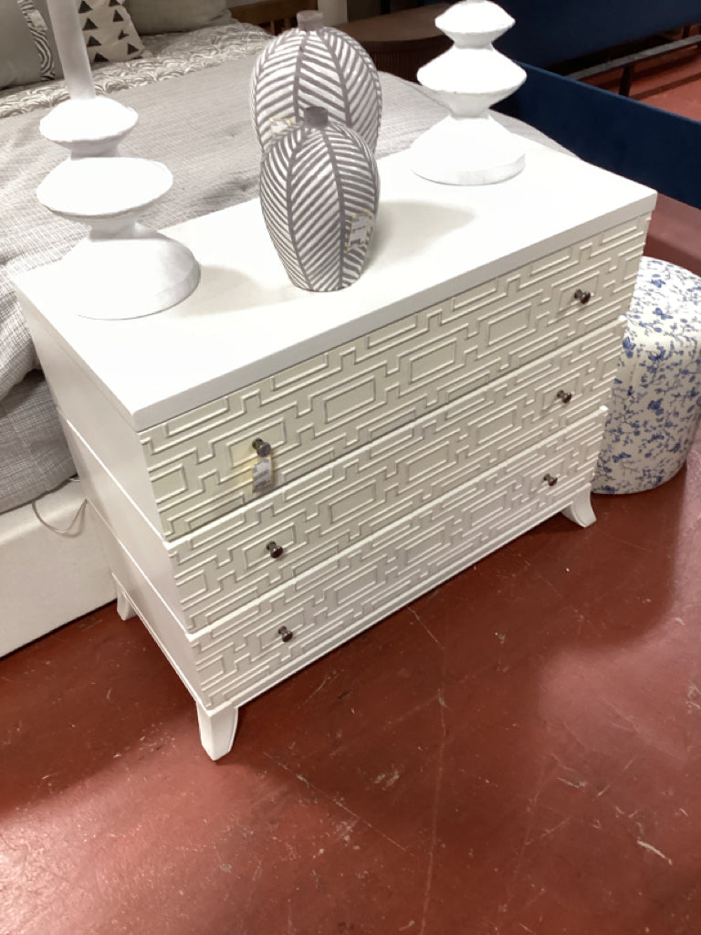 Hooker Furniture Melange Descanso chest in white; 3 drawer; 43.5x18.75x34.25