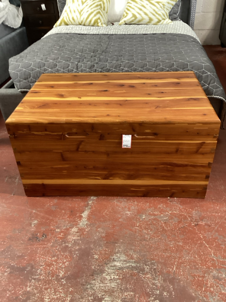 Cedar Chest / antiq pine / 36 x 24 x 17 high