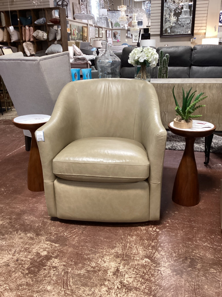 Savona Swivel Leather Beige Chair 29.5 x 29.75 x 33.5  3PPU2JFT