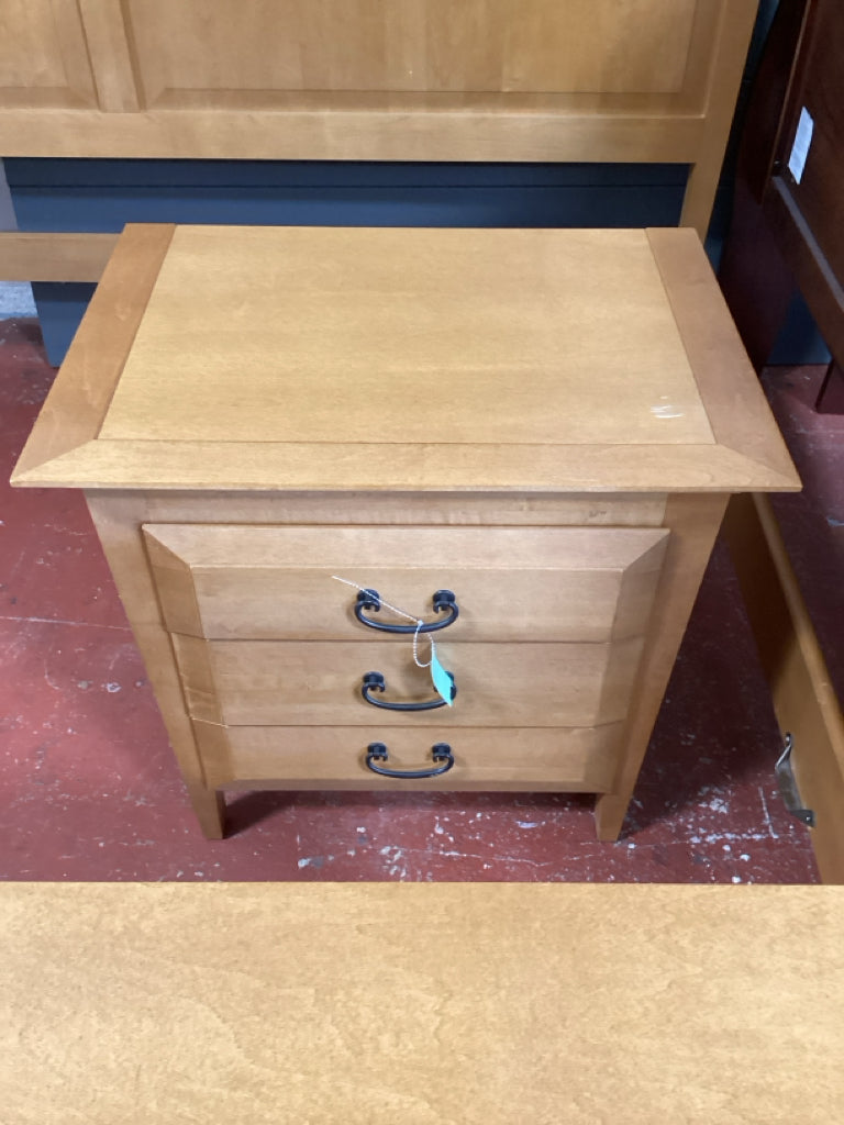 Shermag Tuscany Maple Nightstand (As Found) 28x20x26 PAIR