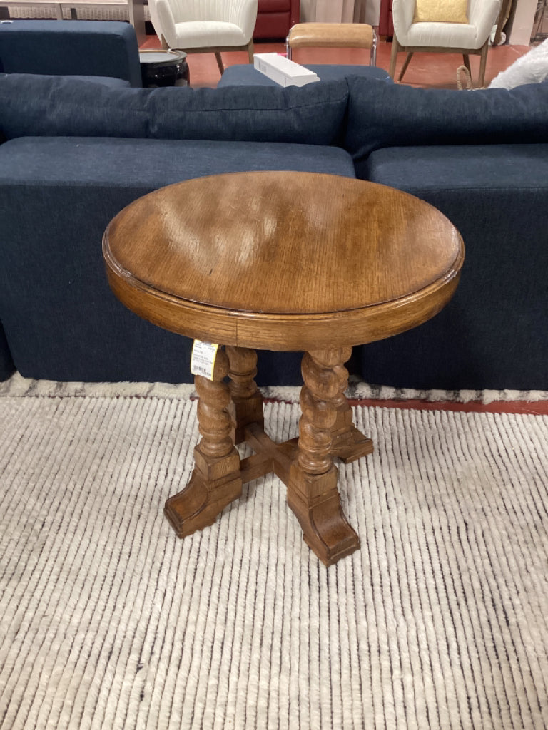 Round Oak Side Table/ barley twist legs 26" rnd  x 26 high