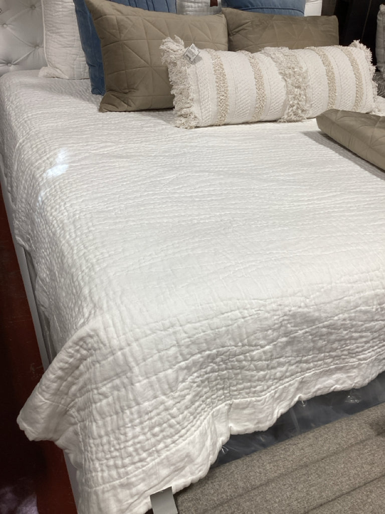 F/Q Pottery Barn WHITE Bedding Set 3 Pcs (coverlet, 2 shams)