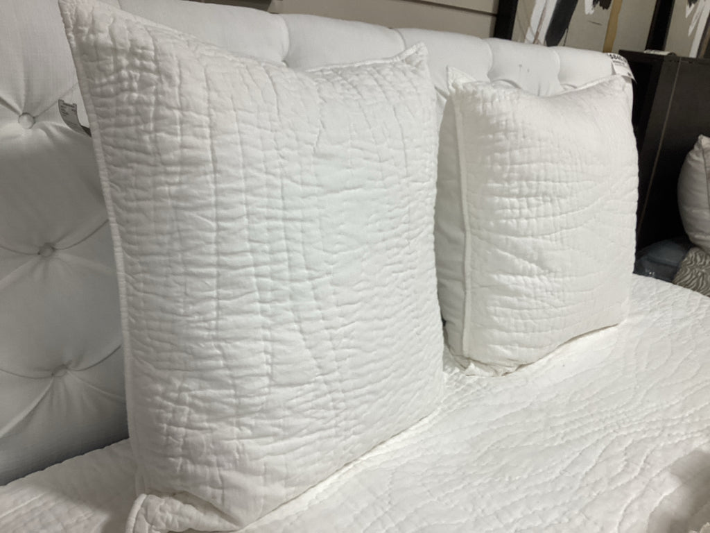 F/Q Pottery Barn WHITE Bedding Set 3 Pcs (coverlet, 2 shams)