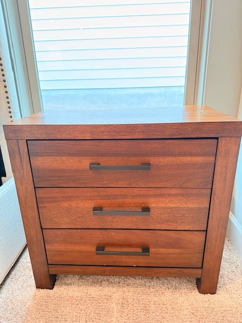 PAIR Home Elegance 3 Drawer  Nightstand 28x16x26.5