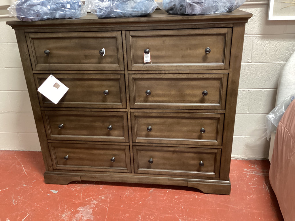 Universal Furniture 8 Drawer Chest of Drawers  55.9 in. x 17.9 in. x 44.7 in.