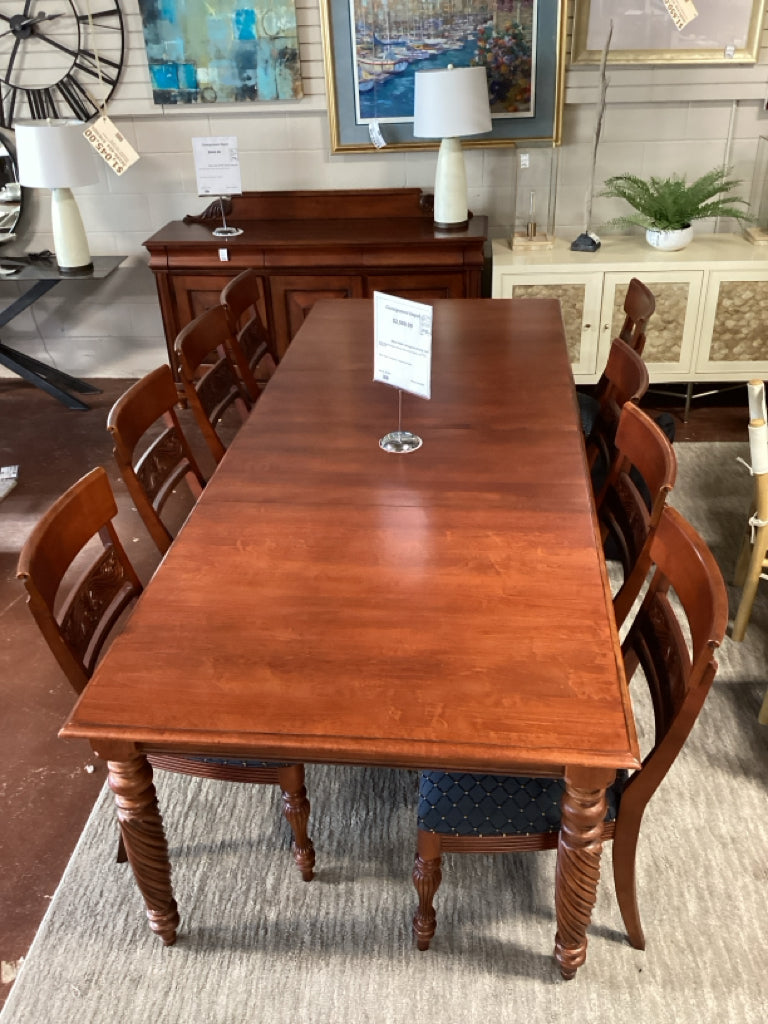 Ethan Allen Livingston Dining Table and 8  Chairs  Set 30x45x73
