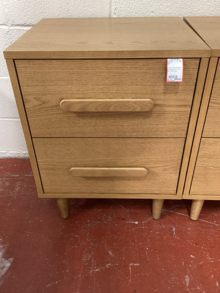 Heist Oak Nightstand 2 drawer 20 x 17.5 x 26   47EVFQJJ