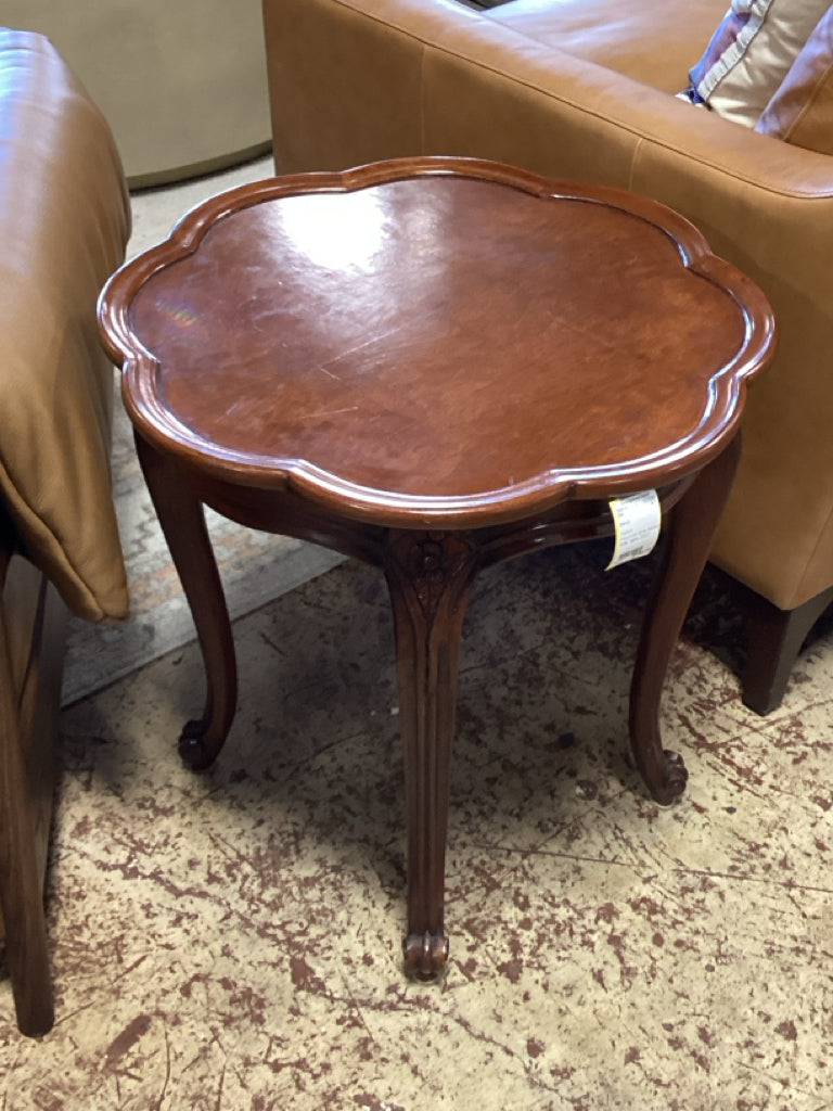 French Provincial-style Walnut Side Table 22x21
