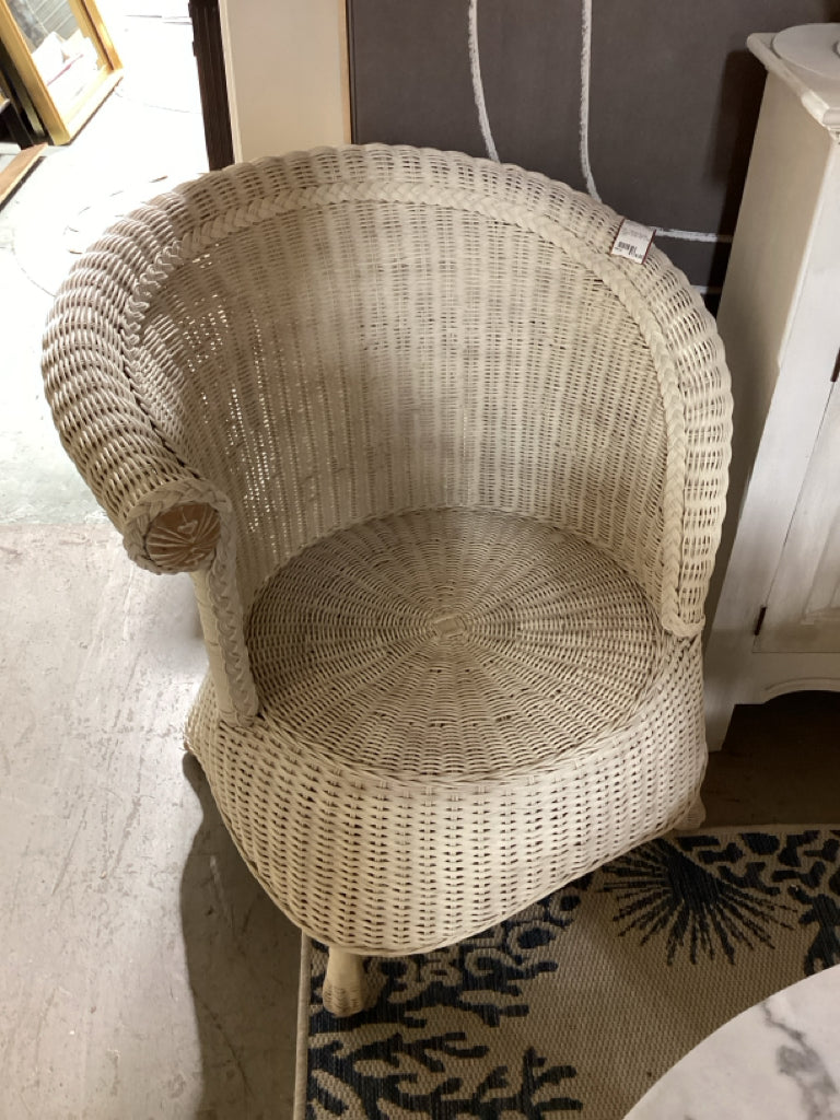 Pier 1 White Wicker Accent Chair 28" x 24" x 31"