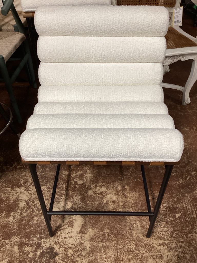 Vail Counter Stool Walnut Boucle 2SSYLYED