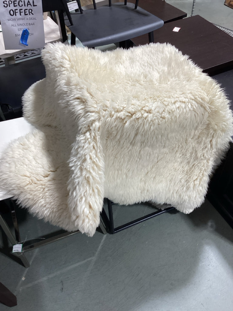 Cream Sheepskin Rug 2'x6'
