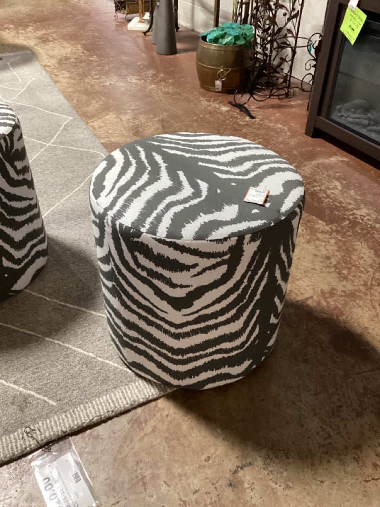 Havenly Ottoman / Zebra Drum ottoman 18 x 18 x 18 CN749CMP