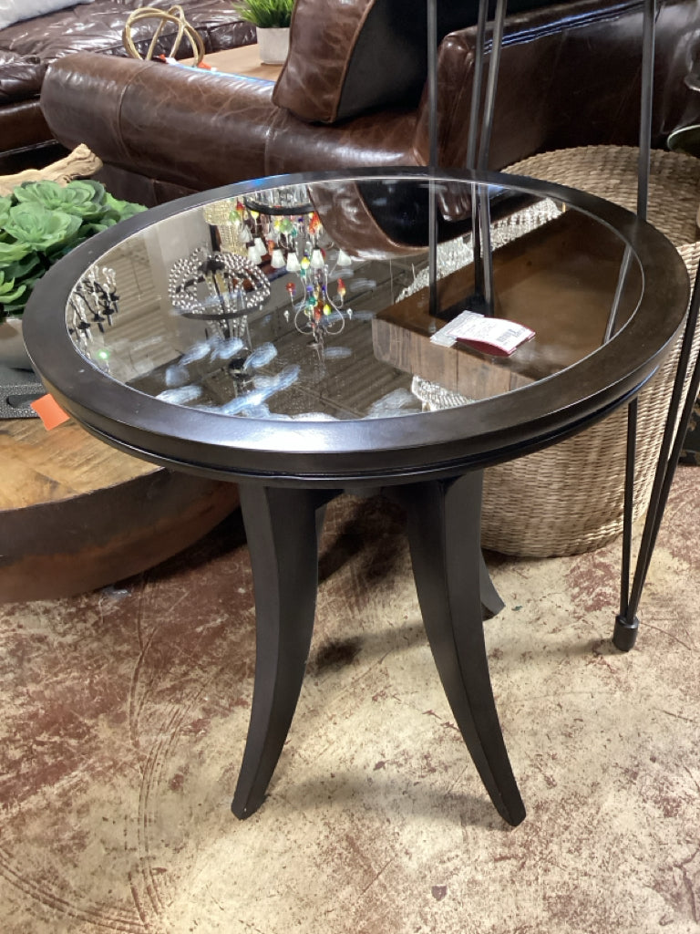 Ethan Allen Modern Custom  Off-|White Fabric Sofa 86" X 38" X 31