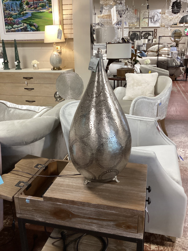 Module Metal Handmade Punching Silver Plated Oriental Style Lamp 25"