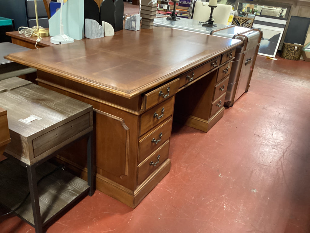 Haverty's Executive Desk 75.5" x 31" x 36"