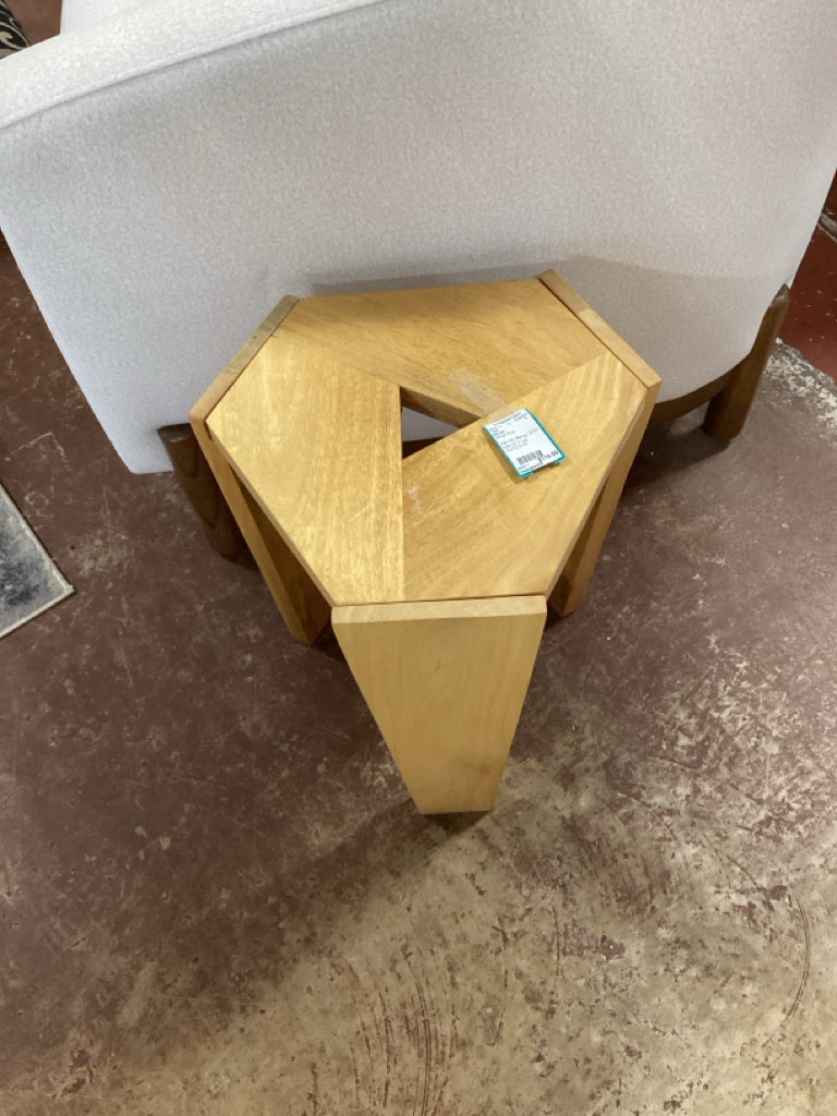 Ren-Wil Mango Stool Natural 3 Leg 15x12.5x18