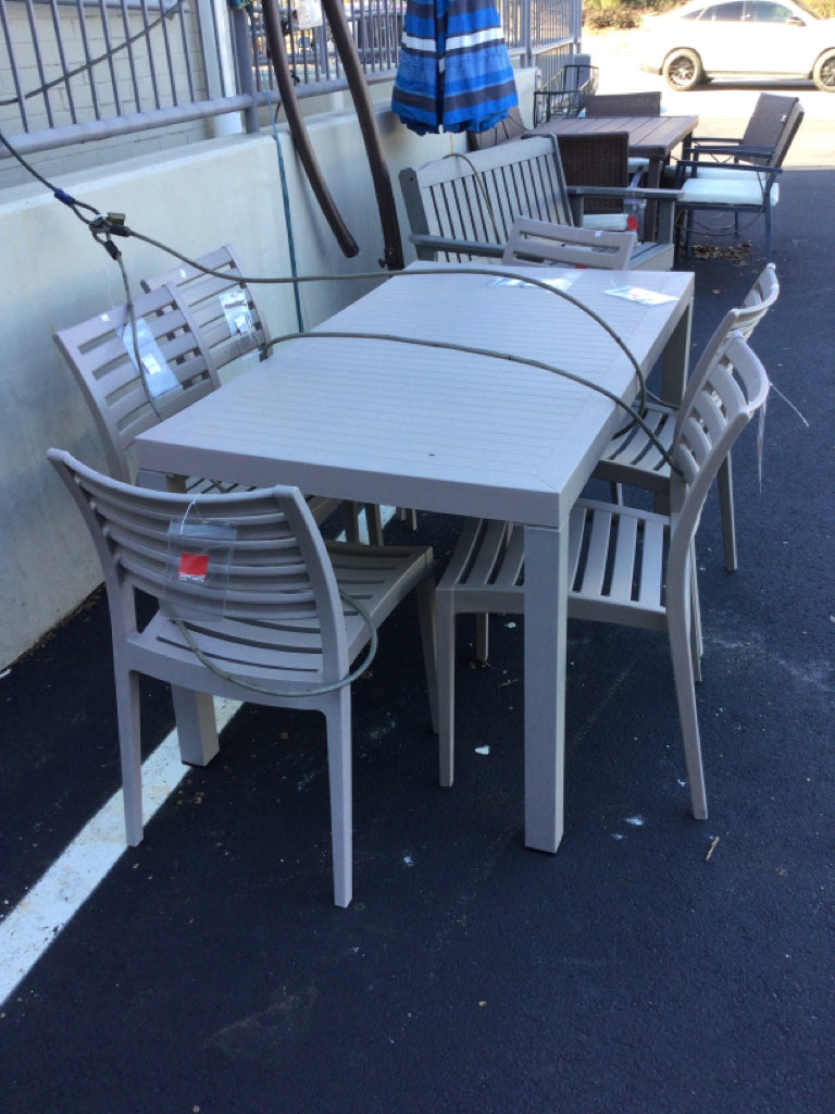 Outdoor Table and 6 Chairs 31x55x30h