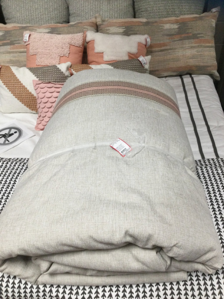 Eastern Accents Tan/Pink Comforter King